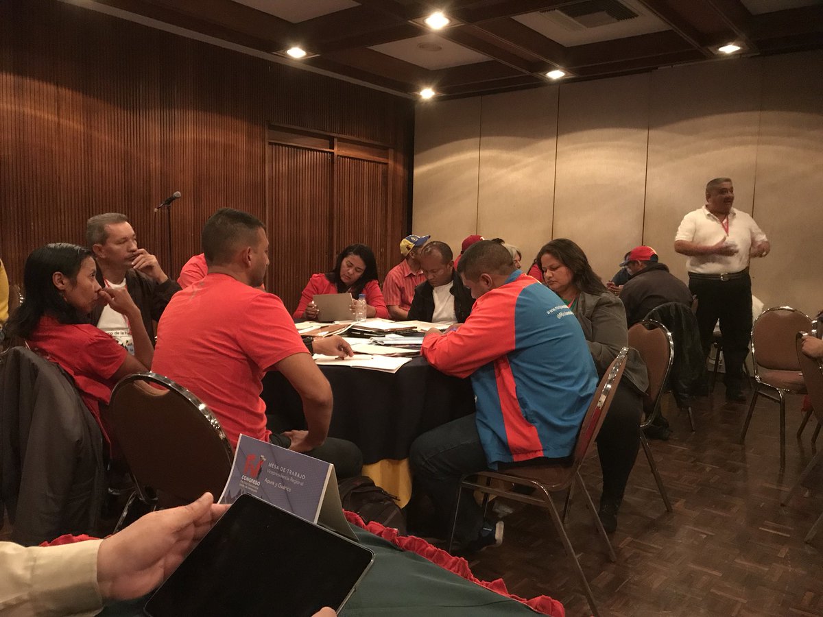 AmeliachPSUV's tweet photo. Apure y Guárico con excelentes propuestas para derrotar la guerra económica y profundizar el socialismo. El IV Congreso del @PartidoPSUV asumiendo su compromiso histórico. https://t.co/GX3saSIgaC