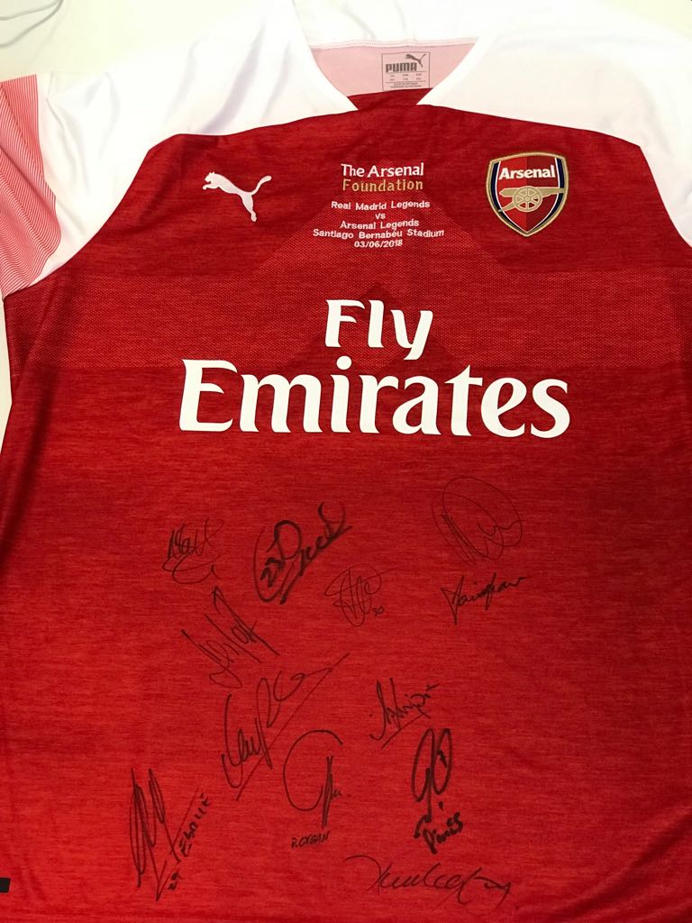 🎁 Have we got a competition for you...

We’re giving away a signed #AFCLegends shirt from our match against @RealMadrid back in June - to be in with a chance of winning it, just RT this 🤞

🎟 Tickets for the rematch 👉 bit.ly/2KSdMRC

T&amp;Cs 👉 arsenal.com/news/signed-le…