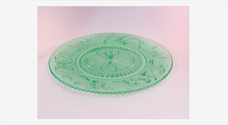 EtagereAntiques's tweet photo. Green #PrincessFeather #TortePlate Large Thirteen Inch #WestmorelandGlass Green #DepressionGlass Cake Plate #vintage #vintageglass #gotvintage https://t.co/3Tp8y81jQP https://t.co/HWN7Oi0GzY