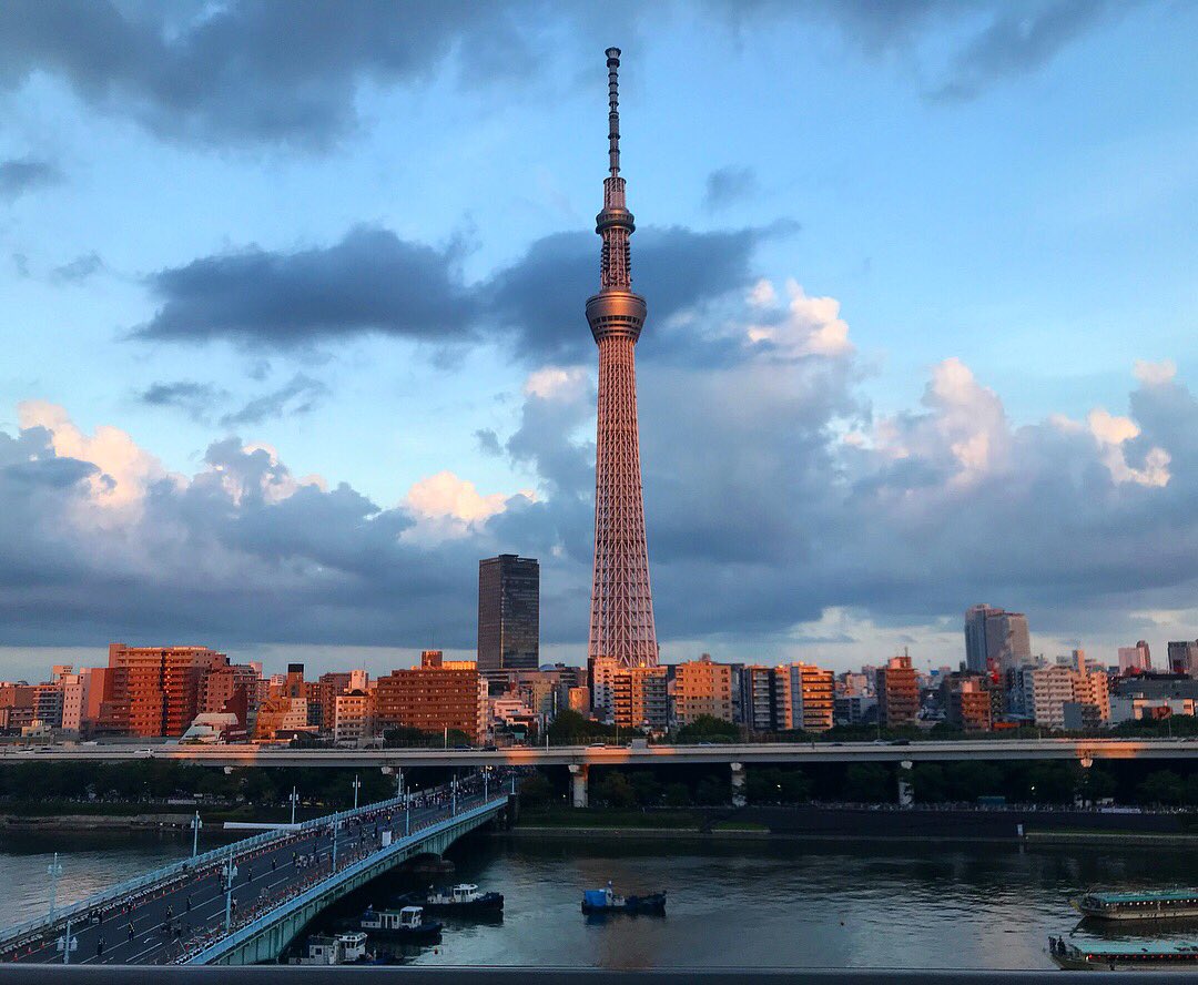 ale3263's tweet photo. Waiting for #Sumidafireworks 

#隅田川花火大会2018 待ち

#tokyo #skytree #tokyoskytree #japan #fireworks #japenesefestival #sumidariver #sumidagawa #東京スカイツリー #隅田川 #隅田川花火大会 #日本 https://t.co/MXFJcKjUYx