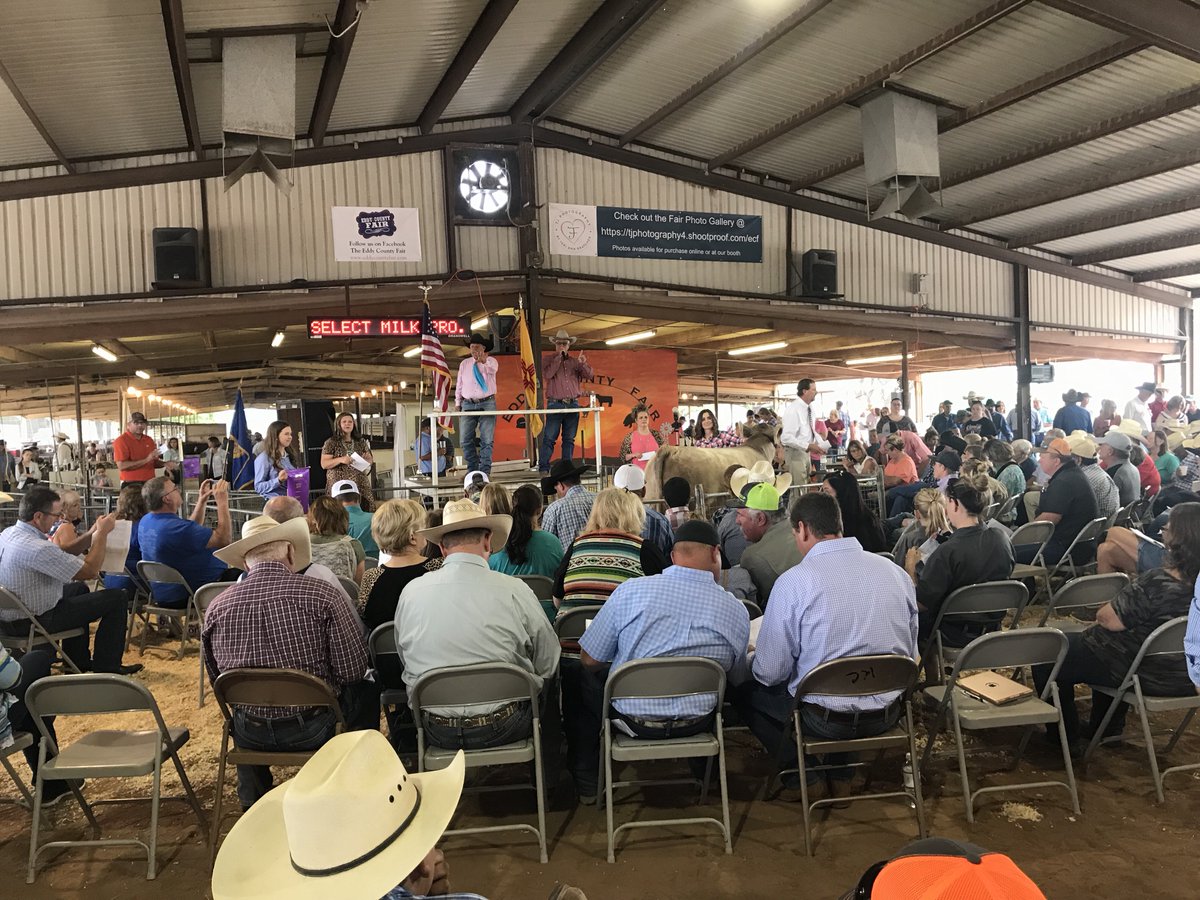 WayneAJohnson's tweet photo. Great to spend time in #ArtesiaNM at the 2018 Junior Livestock Auction at the Eddy County Fair! Congrats to the sellers, the buyers and the auctioneers on a successful sale! Also thanks to Gene Dow of Pecos Valley Broadcasting for the radio time. #WJAuditor2018 #NMPol https://t.co/9toUPEmhu0