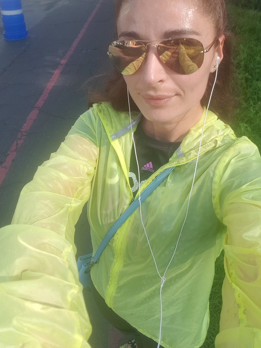 LBallesterosM's tweet photo. No corrí el #MedioMaratónCDMX por razones que ya les platicaré pronto!

Peeeero eso no quita que me eche mis 4 km diarios. Aquí en el #PaseDominical.

🚴🏻‍♀️❤ https://t.co/0oN69N3ykC