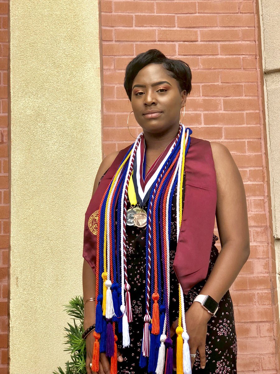 BessJasmine's tweet photo. #COFC22 #WhoswhoatCofC 
🔹My name is: Jasmine Bess
🔹I am a biology major at cofc 
🔹Pre-Medicine Track 
🔹I’m cool, love to hang out and study 
🔹I’m looking for new friends to secure a bag with💯💰
🔹I have a passion for seeking social justice for blacks 
🔹DMs are open https://t.co/NXiCC2ZfC5