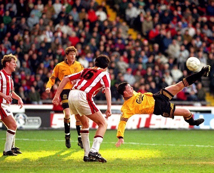 PhotoDanAllen's tweet image. There's something about overhead kicks and the #23 jersey at Liverpool... (@Carra23)