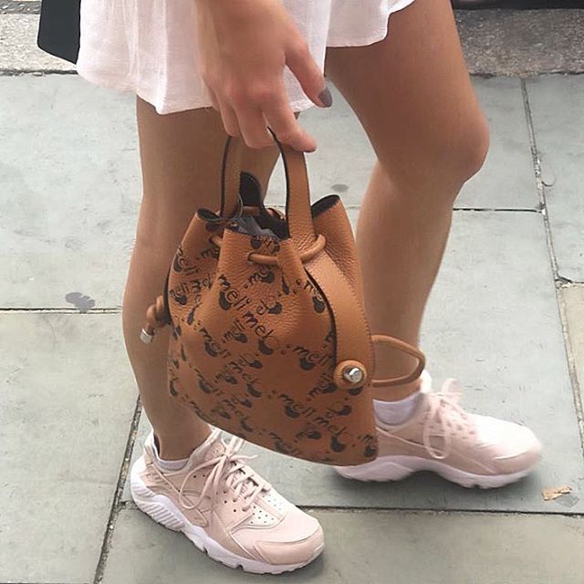 Grab your BRIONY, kick on your sneakers, Sunday 90s style inspired by Ride London 🚴🏽‍♀️ #melimelogoes90s ift.tt/2NVmUWF