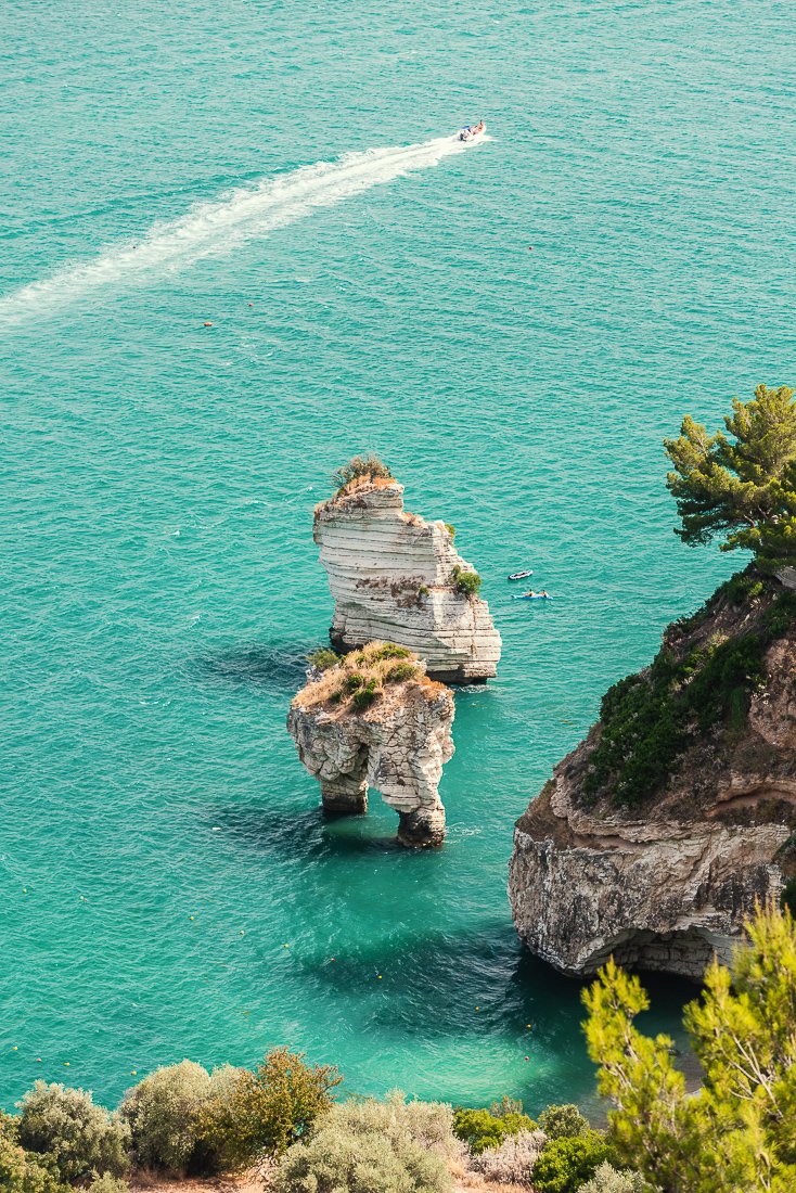 Faraglioni di Puglia - Baia delle Zagare. Splendid location for relaxing  <a href="/BeautifulPuglia/">Beautiful Puglia</a> <a href="/viaggiarepuglia/">Viaggiareinpuglia.it</a> <a href="/WeAreInPuglia/">WeAreInPuglia</a> #WeAreInPuglia #VieniaMangiareinPuglia - #nikon #summer #seaside #landscape #italia #baiadellezagare #gargano #apulia