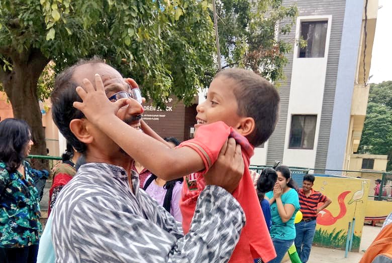 The greatest gift that we can give to someone is TIME. 
When we spend time with someone, we dedicate a portion of our lives to them.
Here’s to another great Sunday filled with love, laughter and fun! 
A couple of your hours can touch a lot of hearts. 
#thesmilewidgets #Itcounts