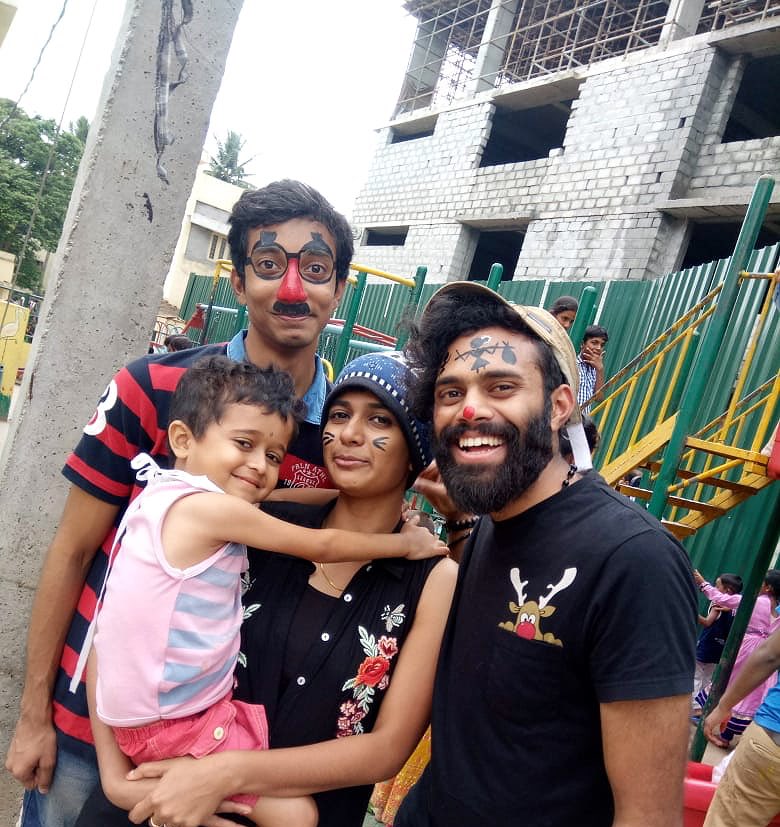 clowncompassion's tweet photo. The greatest gift that we can give to someone is TIME. 
When we spend time with someone, we dedicate a portion of our lives to them.
Here’s to another great Sunday filled with love, laughter and fun! 
A couple of your hours can touch a lot of hearts. 
#thesmilewidgets #Itcounts https://t.co/us9ILQvvCg