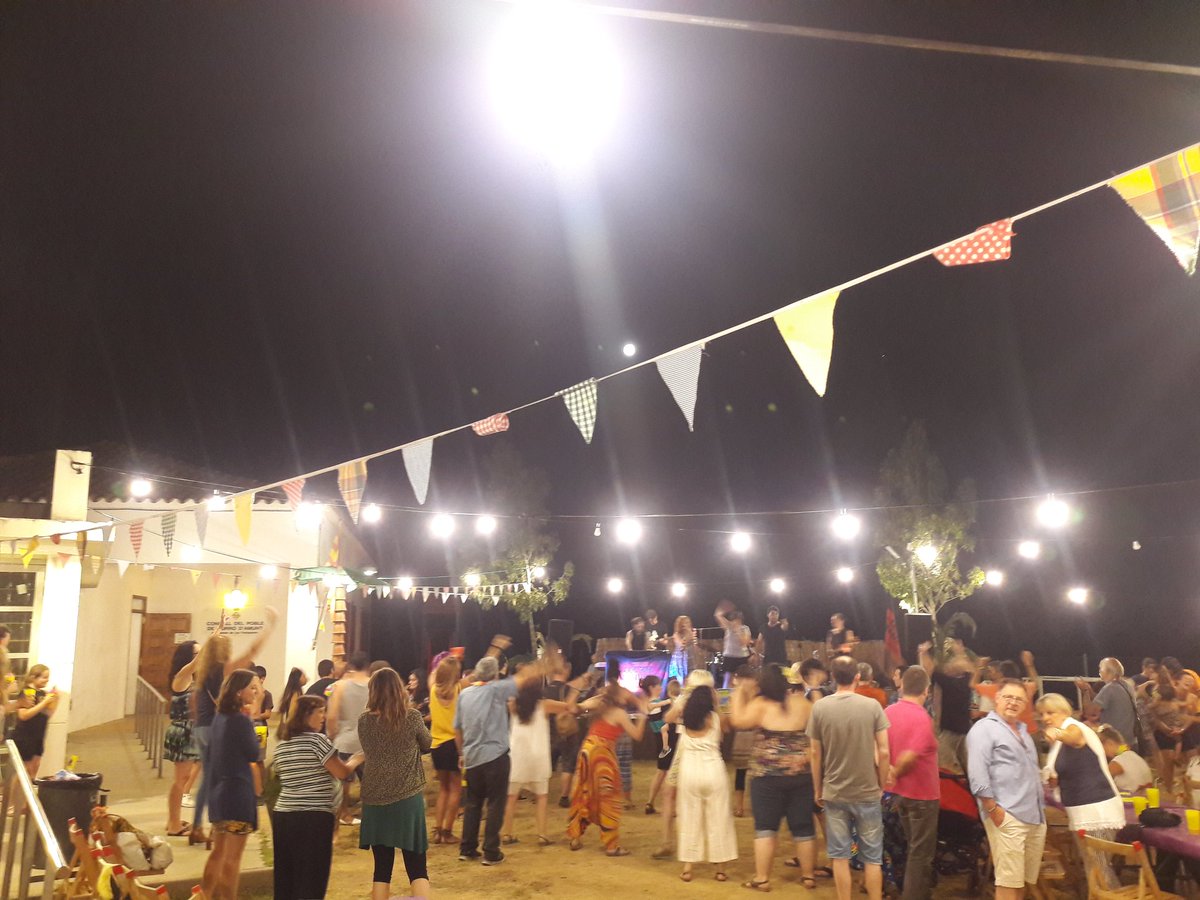 J_Alex_Vega's tweet photo. Ahir vam fer una bona festa a #CorróDAmunt #LesFranqueses #Escaldums #KaluaDAmunt, començant una festa major que sols és possible gracies a les veïnes i veïns que s'impliquen i construeixen col·lectivament 😍 https://t.co/xxvNwVRVhq