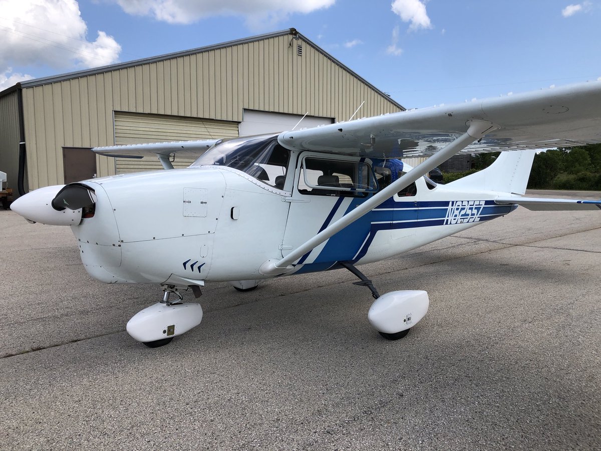 TheChadColby's tweet photo. Yesterday flying back from #osh18 @eaa to @FlyCIRA I had #generator failure (lost electrical power), thanks to guys in the tower #KBMI 👍 used the light gun signals to clear me to land. Guys at @mzeroa share how it works https://t.co/T2smDQquAe https://t.co/vA7OOlrzop