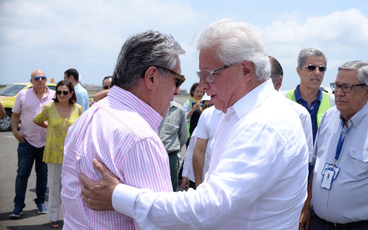 herrerajoao1's tweet photo. Hoy acompaño al @mintransporteco @GermanCardonaG el gobernador @veranodelarosa, Carlos Rosado de la CCI y la gerente del @aeropuertobaq, Mariela Vergara a la inauguración del campo de vuelo. #SoledadLaPuertaDeEntrada https://t.co/eFMiUYke6x