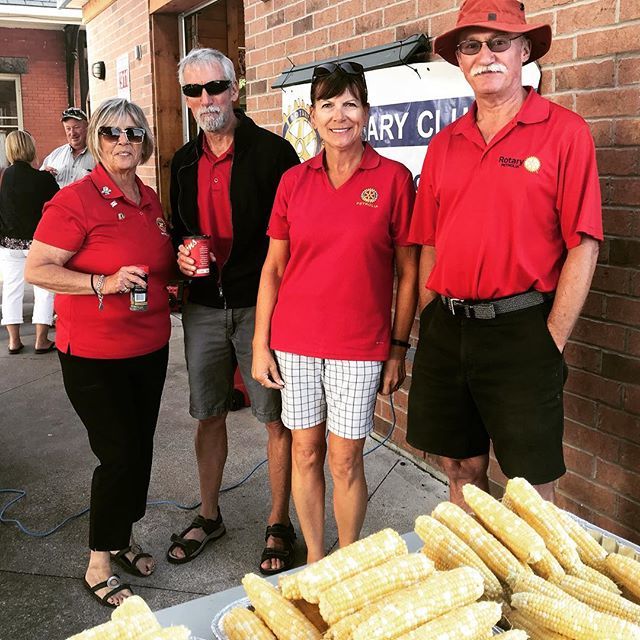 TOWNofPETROLIA's tweet photo. Did you make it to the Rotary Club of Petrolia’s Cornfest yesterday? If you did, you would have enjoyed some delicious local corn! Thank you to our Rotarians, a fine example of one of our awesome service clubs in #Petrolia! #volunteer #local #sweetcor… https://t.co/VIKC0iGMJp https://t.co/XFYyEzZLPJ
