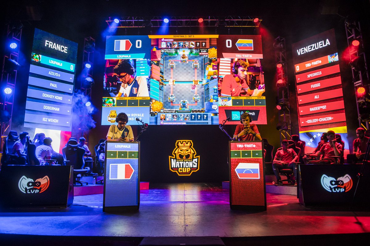 ClashRoyaleES's tweet photo. Hemos visto a la selección venezolana pasar a la final. ¿Con quién crees que se enfrentará para disputarse la copa @SelBrasilCR o @NazionaleITACR?🤔

Descúbrelo en directo aquí: https://t.co/GiVSySlo2f https://t.co/bjll2F7hoA