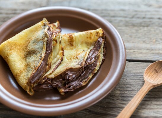 G00DG0TH's tweet photo. Bon on va mettre fin à un débat pcq avec mes potes on est pas d’accord,
D’après vous comment bien manger une crêpe ?????? 
RT si tu les manges en triangle
FAV si tu les manges roulées https://t.co/ZXzzsHP0mG