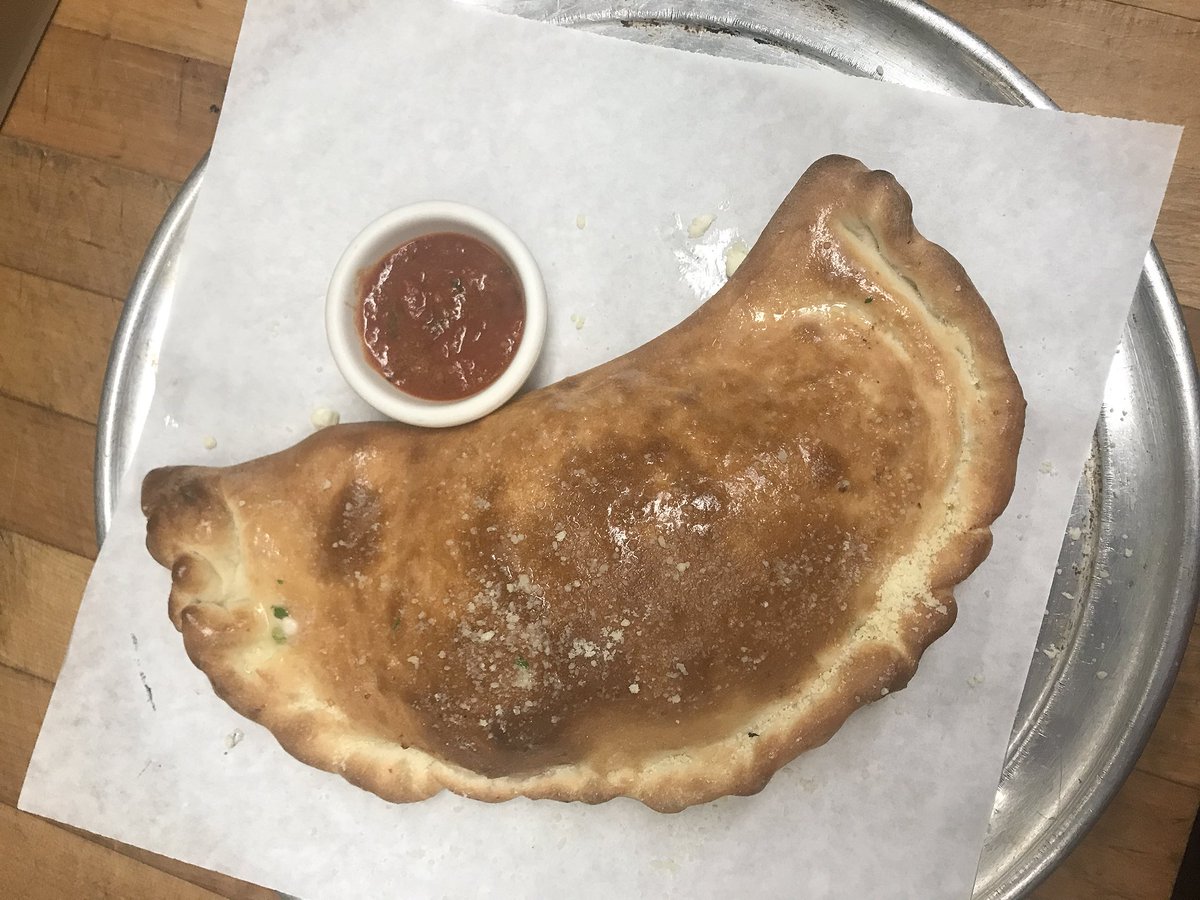 MrMoixx's tweet photo. #IdLikeToThank to all our costumers for always being there with us.. #graziemille #louigiswla #italianfood #sawtelleblvd #japantownsawtelle #calzone #homemadecalzone #luckycalzone https://t.co/fCLDlyLQFQ