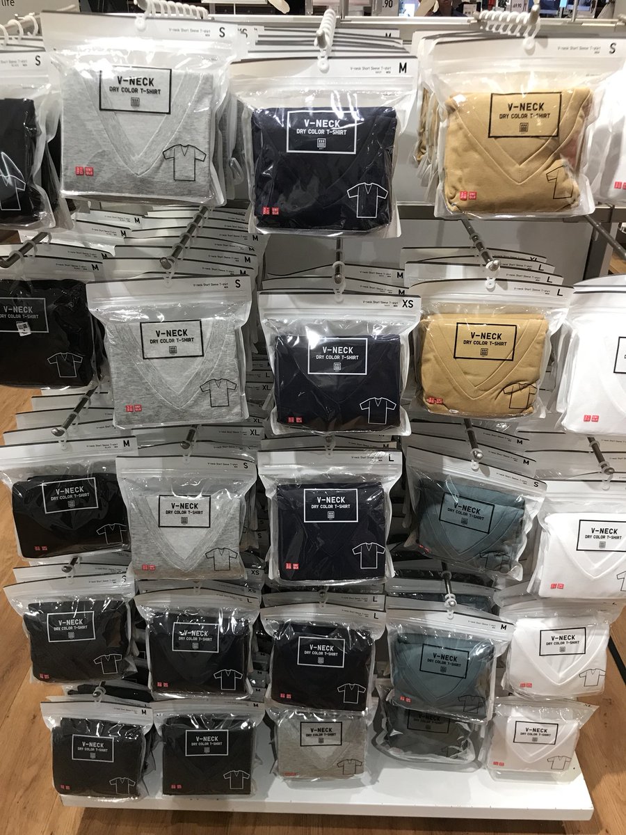 sarahjas_'s tweet photo. @UniqloUSA why all the plastic? https://t.co/7PZZv99Fri