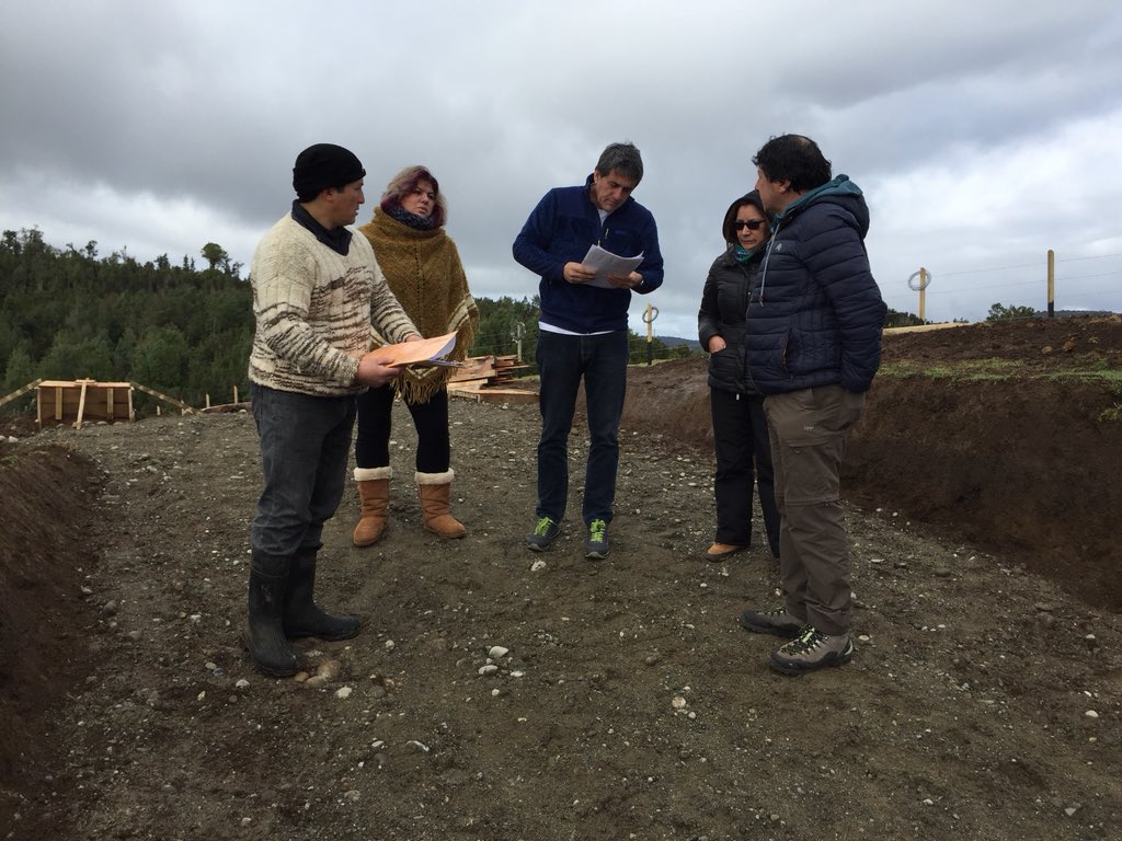 ale_santanat's tweet photo. Un grato encuentro con vecinos del sector #Pauldeo #Ancud quienes me manifestaron su anhelo de pavimentación en diversos tramos de la Ruta W 210 Lechagua Pauldeo #Chiloé @alexancud https://t.co/CF1byYCWBz