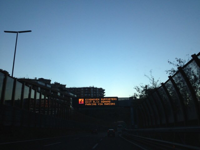 CorBroeren's tweet photo. Was geweldige week in #Napoli
Met de auto naar #nappsv 6/12/12 (1-3 T. Matavz 3x 💪)
De 🇮🇹 vlag op het huis.
Met @Kevin_strootman op ✈️ .
Van de weg af gehaald en onder politiebegeleiding naar stadion.
En onder politiebegeleiding weer weg.
@WillemHaak
@SCCNapoli_NL https://t.co/BlIOich4sN