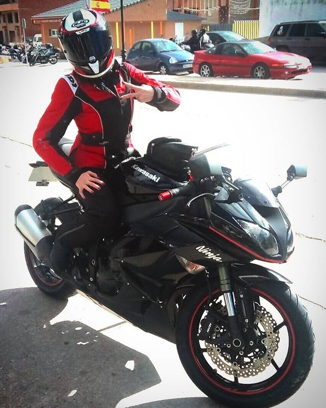 CharcoMotero's tweet photo. @loki_heel ¡¡recupérate pronto!! De septiembre no pasa la ruta... 🏍💨
.
#CharcodelMotero #kawasakiespaña #kawafans #bikergirlsofinsta #bikerwoman #girlsbiker #kawasakizx6r #zx6r #kawasakiriders #kawasakifans #motorcycle #motorbikes #amordekawa #megust… https://t.co/oMHOQ7jvOd https://t.co/wX4KCzCC0V