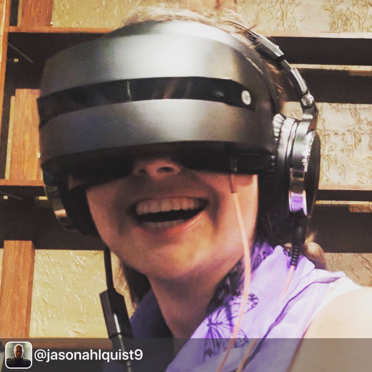 Storypunkarcade's tweet photo. Repost @jasonahlquist VR can create a sense of amazement, wonder. Love seeing happy faces experiencing my #virtualreality @stiffestival #stiff2018
#immersive #newmedia #VR https://t.co/4LMeLZlQw9