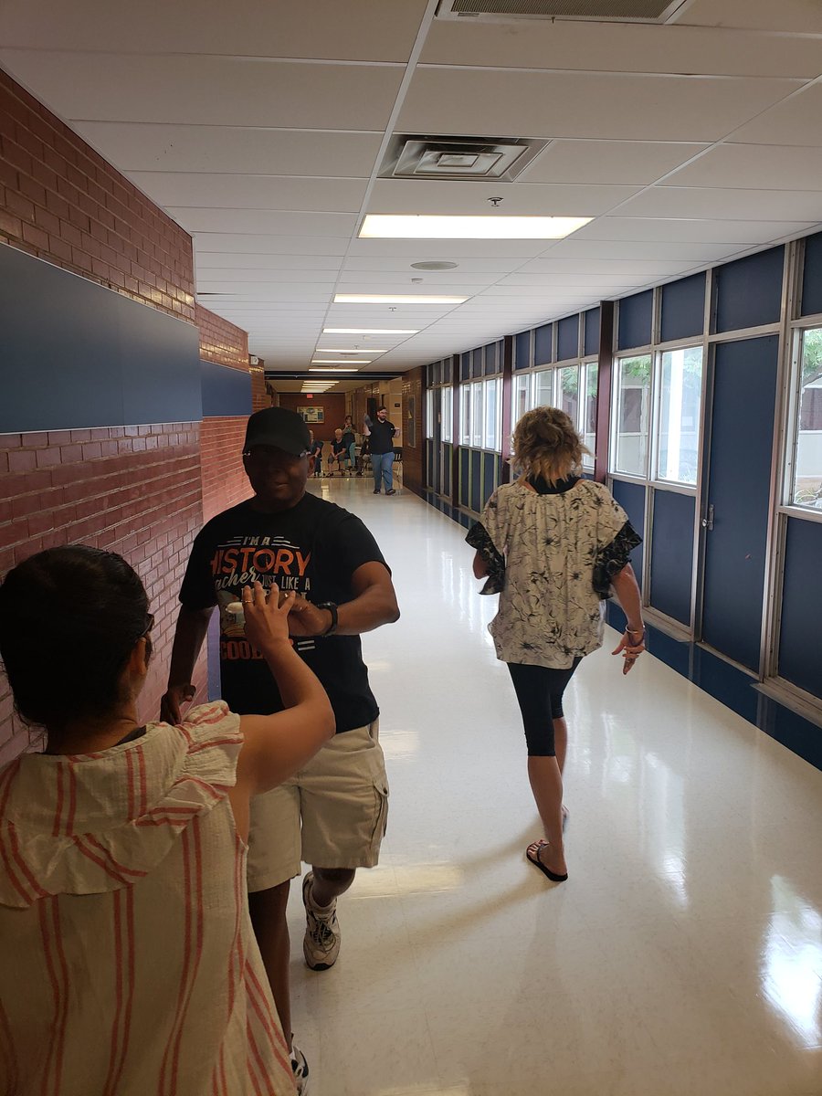 sfarley_84's tweet photo. Great week of PD with a high energy, positive staff!!!! #growthmindset #relationshipbuilding #goals @TheRoosevelt523 @BeckyFlynn1 @j_web55 https://t.co/12Hnzlw4OM