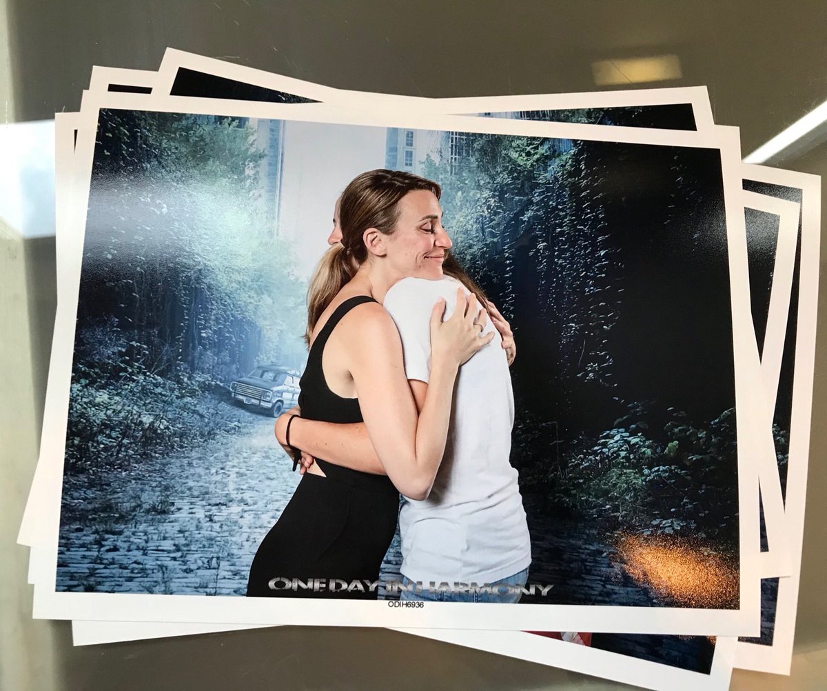 100Polska's tweet photo. 📸 #OneDayInHarmony (27-29 lipca) | Zdjęcia z fanami @ChelseyReist i @harmon_jess z imprezy. #The100 https://t.co/ZQ3pgPt2GC
