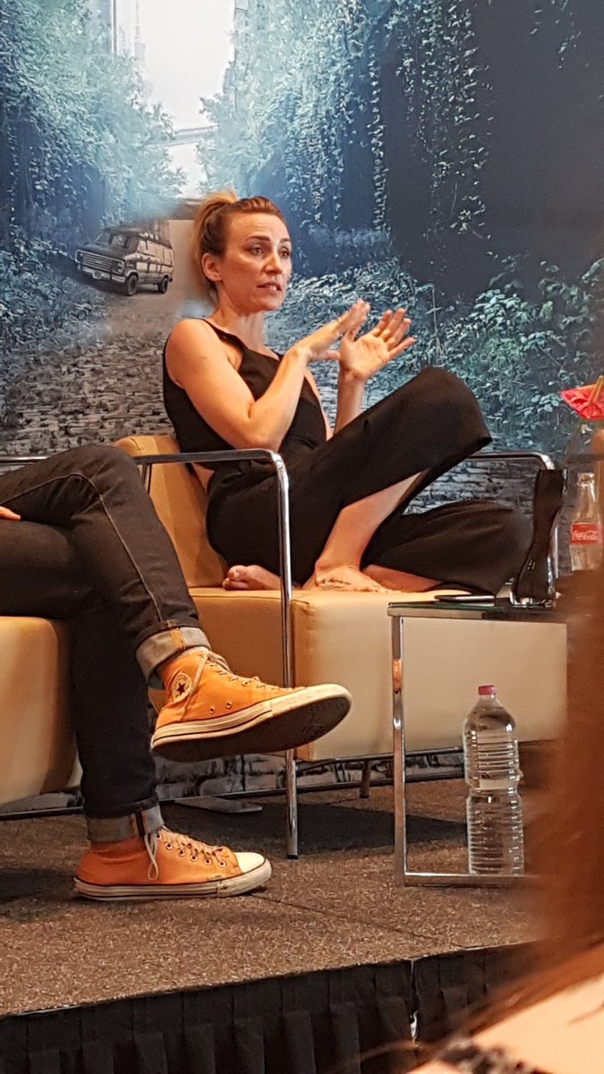 100Polska's tweet photo. 📸 #OneDayInHarmony (27-29 lipca) | Zdjęcia podczas swoich paneli @ChelseyReist i @harmon_jess z imprezy. #The100 https://t.co/LrjwHtCcPP