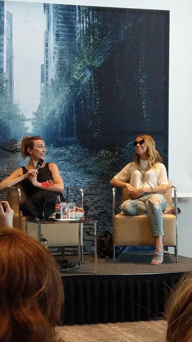 100Polska's tweet photo. 📸 #OneDayInHarmony (27-29 lipca) | Zdjęcia podczas swoich paneli @ChelseyReist i @harmon_jess z imprezy. #The100 https://t.co/hhOIP5NMcr