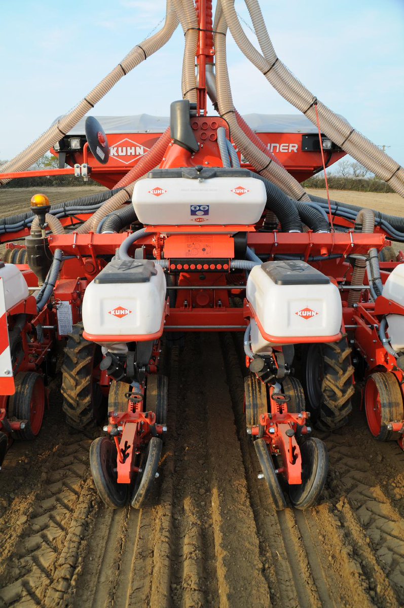 KUHN_UK's tweet photo. Precise seed placement = increased yield! Find out more about the #KUHN #precision #drill range :  https://t.co/aMW0i9uUW5 #BeStrongBeKUHN https://t.co/qPxwP6PZU2