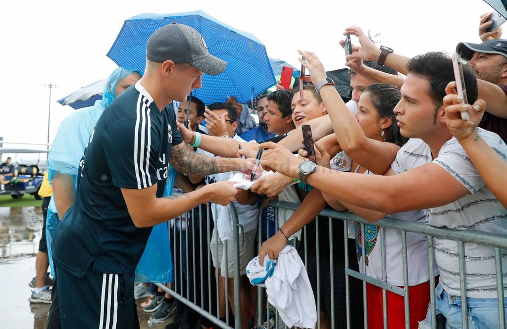 SupportingKroos's tweet photo. Fans time✍️ https://t.co/fZ7zbcIhlF