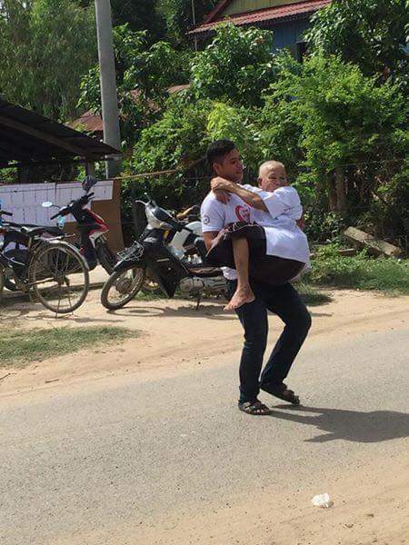 CambodiaElecti1's tweet image. អ្នកស្រឡាញ់ជាតិដោយមិនបាច់បង្ខំ! សូមកុំមើលងាយសន្លឹកឆ្នោតគាត់! They love their nation #Cambodia without threat! Please don't undervalue the voices of 82% voters! #ElectionsKh #PoliticsKH #ElectionKH2018 #ElectionKH