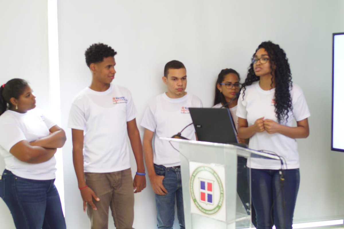 VeranoInnovador's tweet photo. El grupo #VanGogh nos presentó su #ProyectoCVI "Sistema de Reciclaje de Plástico", para el cual consultaron varias patentes entre las que está: MX2010009209 (A) - DISPOSITIVO TRITURADOR DE
PLÁSTICO DE USO MÓVIL.
Encuentra más detalles de la #Patente:
https://t.co/wh8YaxcNv8 https://t.co/CIi1Xuuum7
