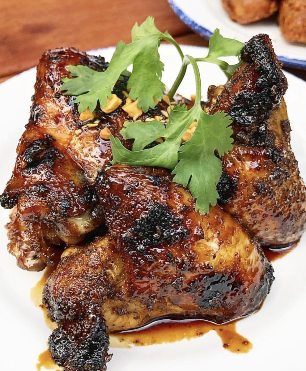 citymouse_chi's tweet photo. Did somebody say #NationalChickenWingDay? Thanks for the extra juicy pic, @laurenuchima! It’s gonna be a good day. #citymousechicago https://t.co/hXTp1laLjh