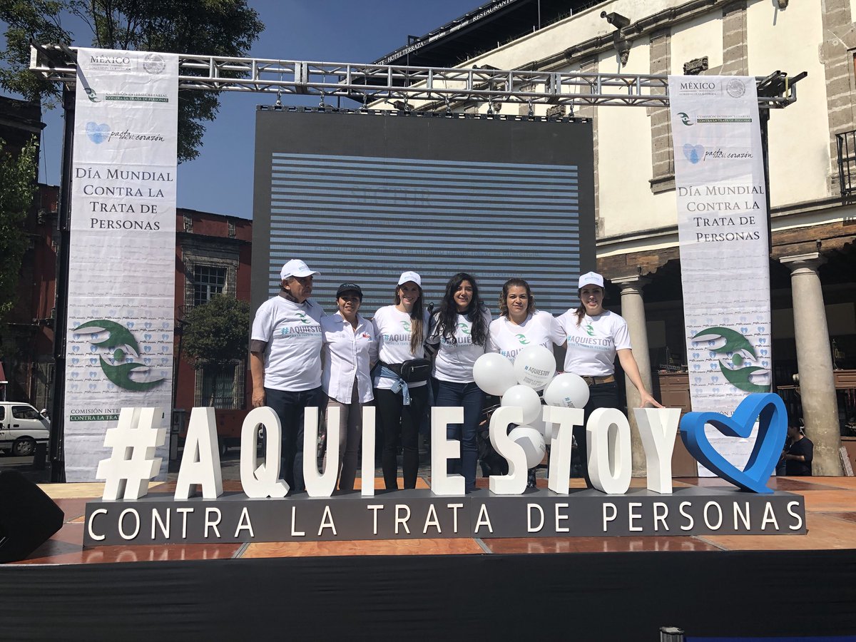 fran_romita's tweet photo. Hoy asistimos a la feria informativa del día Mundial vs la Trata de Personas. Visítala en la Plaza Santo Domingo en el Centro Histórico de la CDMX #AquíEstoy #GéneroSECTUR https://t.co/JwUvtUxa1H