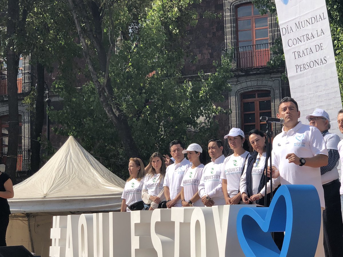 fran_romita's tweet photo. Hoy asistimos a la feria informativa del día Mundial vs la Trata de Personas. Visítala en la Plaza Santo Domingo en el Centro Histórico de la CDMX #AquíEstoy #GéneroSECTUR https://t.co/JwUvtUxa1H