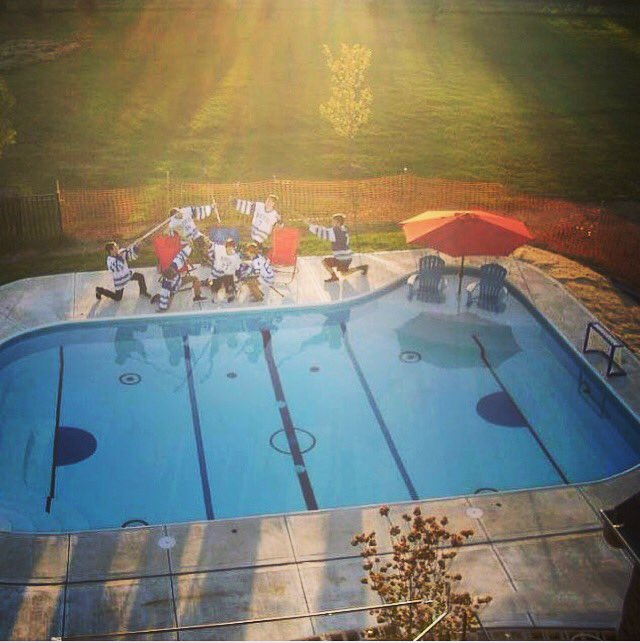 BarDown's tweet photo. When it’s summer but hockey is life. https://t.co/LKr5a4omAK