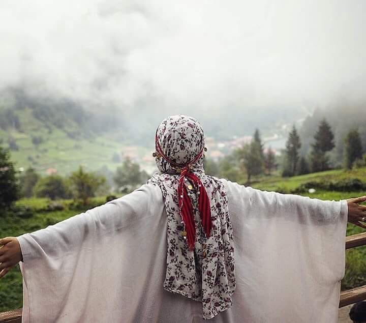 “Şu telaşlarım bir bitse”diyorum...!!!
Belki uzaklara giderim..!!!
Çoktandır gitmek istediğim yollar var..!!!
