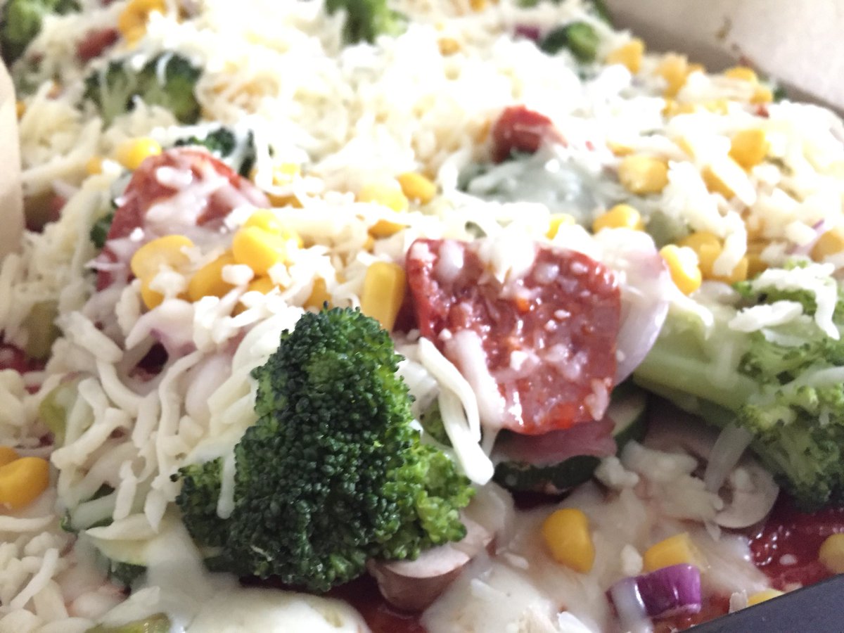 typisch_Anke's tweet image. #lowcarb #springlane #pizza #healthy couple cooking :)