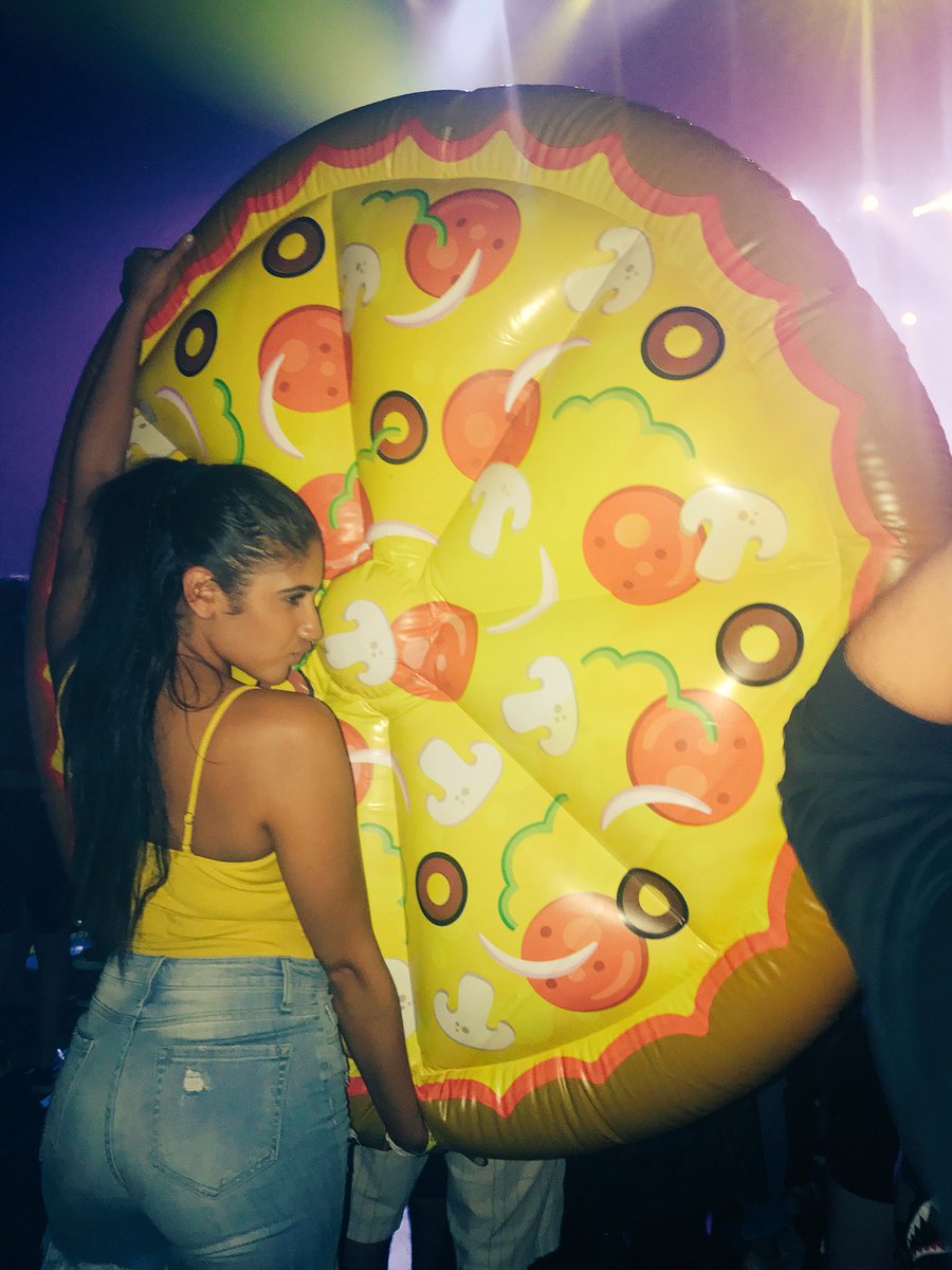 bia_vicky's tweet image. #PIZZAZOO greatest of times
