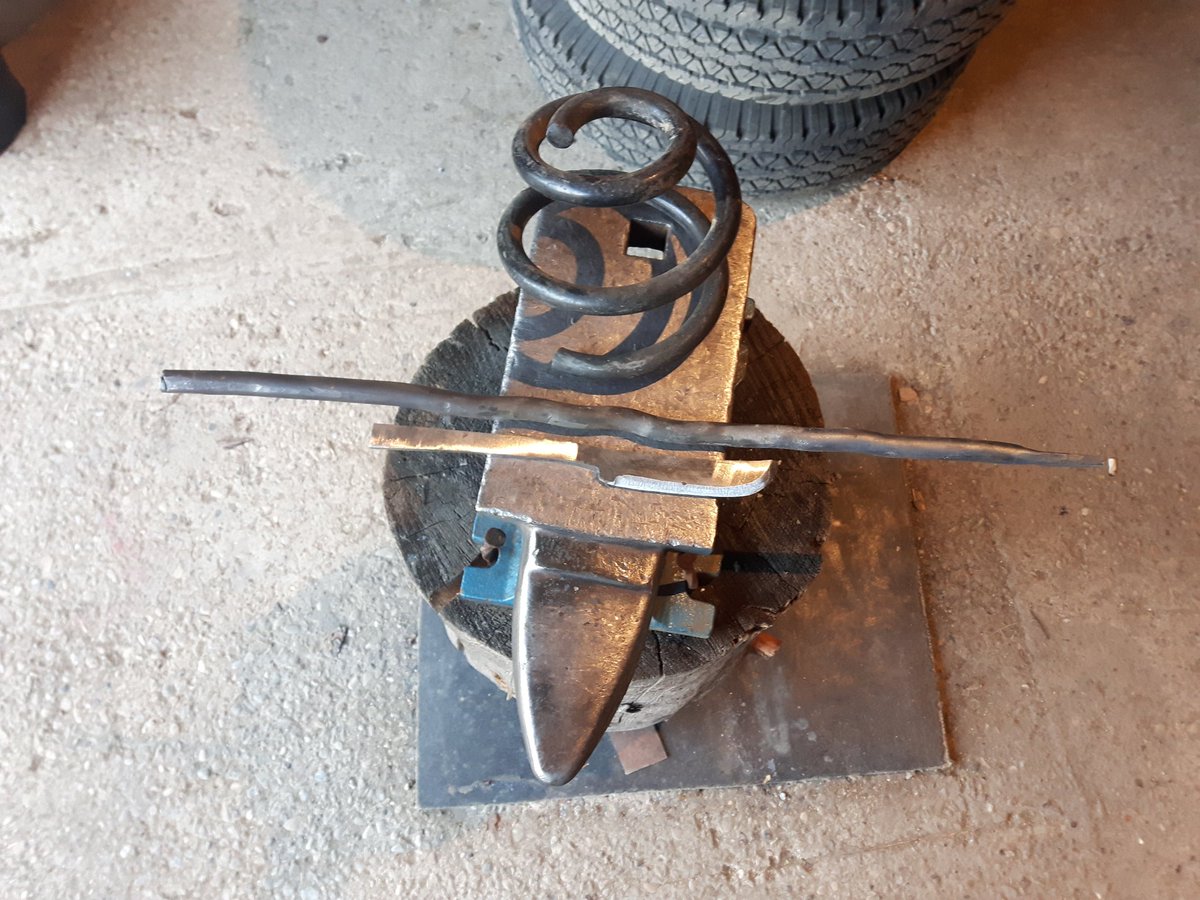 Pain_In_The_Art's tweet photo. First knife progress update. ROUGH GRINDING TO SHAPE @KragaxeArmoury π₯ @AlecSteeleSteel π₯@Neilson_Knives π₯
#forge #Hammer #Noob #heatBEATrepeat #coilspring
#ForgedInFire #Grinding #MovementIsMedicine #SickNotWeak #Blacksmithing https://t.co/uPQtfqOrwF
