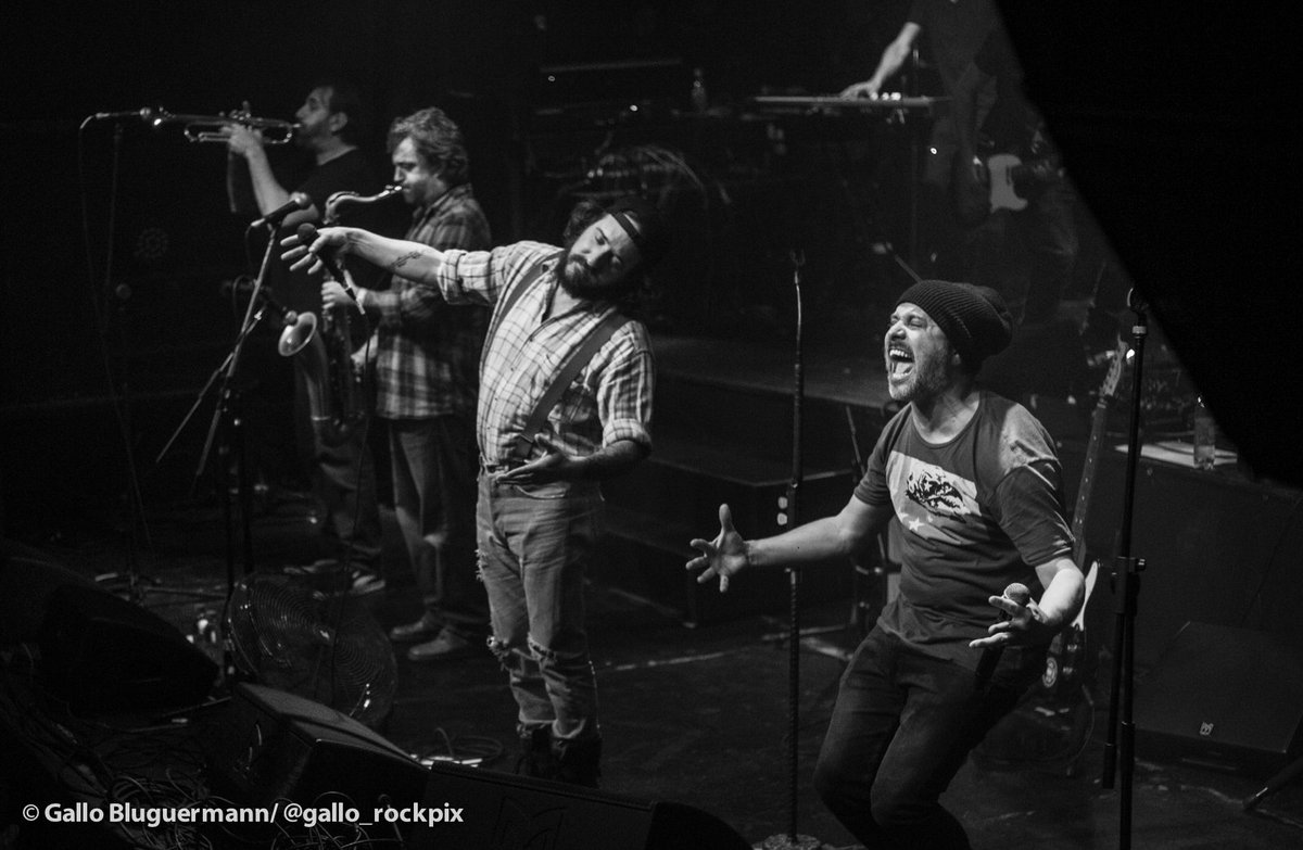 LaVela_Oficial's tweet photo. Muchísimas gracias a todos los que se sumaron al festival de ayer junto a @nonpaoficial y @ErucaSativa en apoyo a la Fundación María de los Ángeles y su lucha contra la trata de personas. @SusanaTrimarco 💪🏼
📸 @rock_pix https://t.co/rHCYhZ3c20