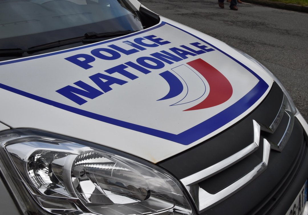 Le Telegramme On Twitter Brest Ivre Elle Gare Sa Voiture Devant Le Commissariat De Police Https T Co Zvocvrxqvx