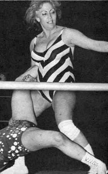 sabrebIade's tweet photo. Betty Niccoli vs Jean Antone
#wrestling #femalewrestlers #femalewrestling #prowrestling #WomensWrestling #fight #athlete #female #sports #beauty #beautiful #pretty #cute #sexy #hot #gorgeous #classicwrestling #vintagewrestling

https://t.co/MUoSQ25dtQ https://t.co/XemeO14Wyk
