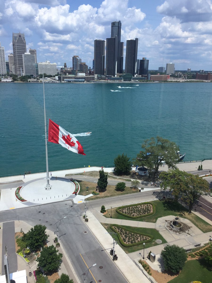 GallupLeather's tweet photo. It's a beautiful day in #windsorOntario. Enjoy! • • #yqg #SundayFunday #Detroit #GallupLeather https://t.co/2QIoWzPluE