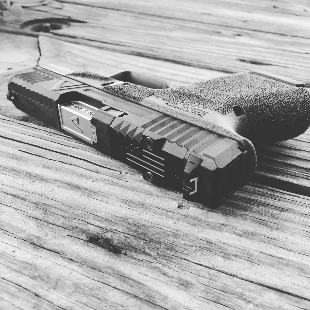 shotgunshellyaz's tweet photo. Stay at the top like you’re stuck. #glock #model26 #9mm #pro2a #everyday #shotgunshellys #arizona #america https://t.co/CzGjFRvlx3