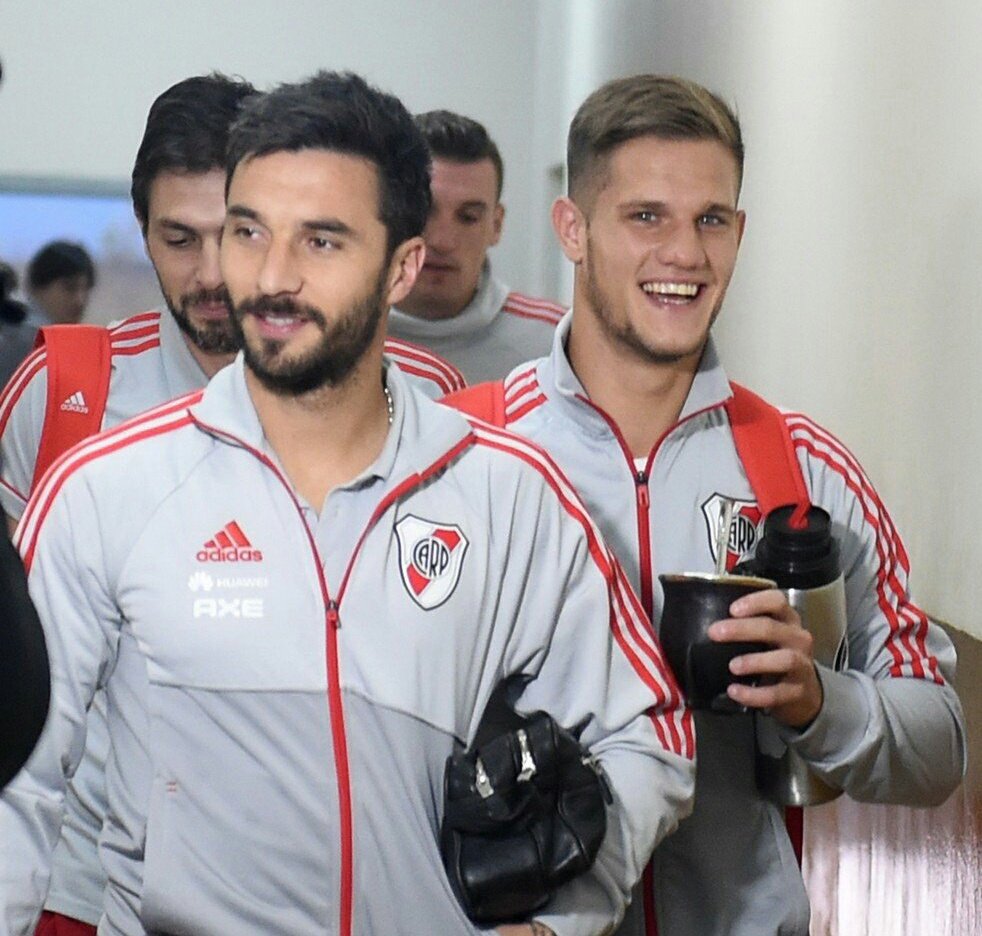 turcocarp's tweet photo. El que anda flojo de facha es el plantel de River. Qué despelote hermano. Esas dos sonrisas mojan cualquier tanga. https://t.co/R1kmppGvG9