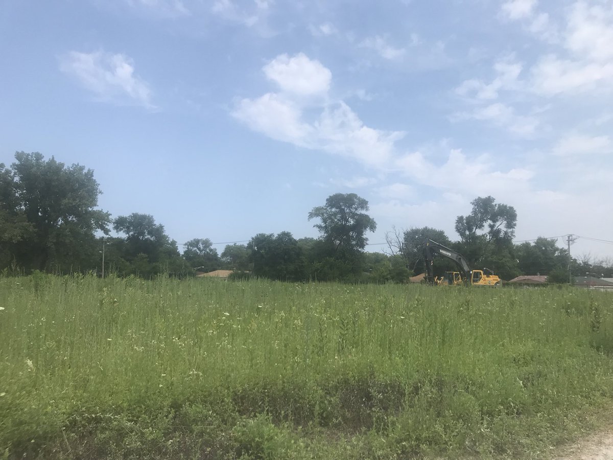 lemeeps's tweet photo. Breaking ground on a pedestrian trail at Marian Byrnes Park.. a nature preserve in our own backyard. Once complete, @ChicagosMayor and @ChicagoParks will be 1850 acres to goal of restoring 2020 by 2020! #buildingonburnham https://t.co/EHIhw1TK32