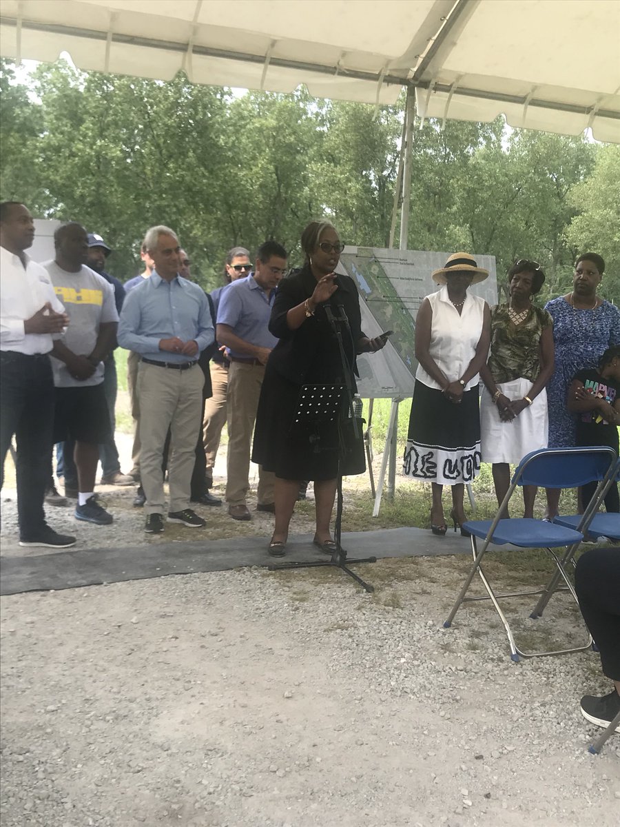 lemeeps's tweet photo. Breaking ground on a pedestrian trail at Marian Byrnes Park.. a nature preserve in our own backyard. Once complete, @ChicagosMayor and @ChicagoParks will be 1850 acres to goal of restoring 2020 by 2020! #buildingonburnham https://t.co/EHIhw1TK32