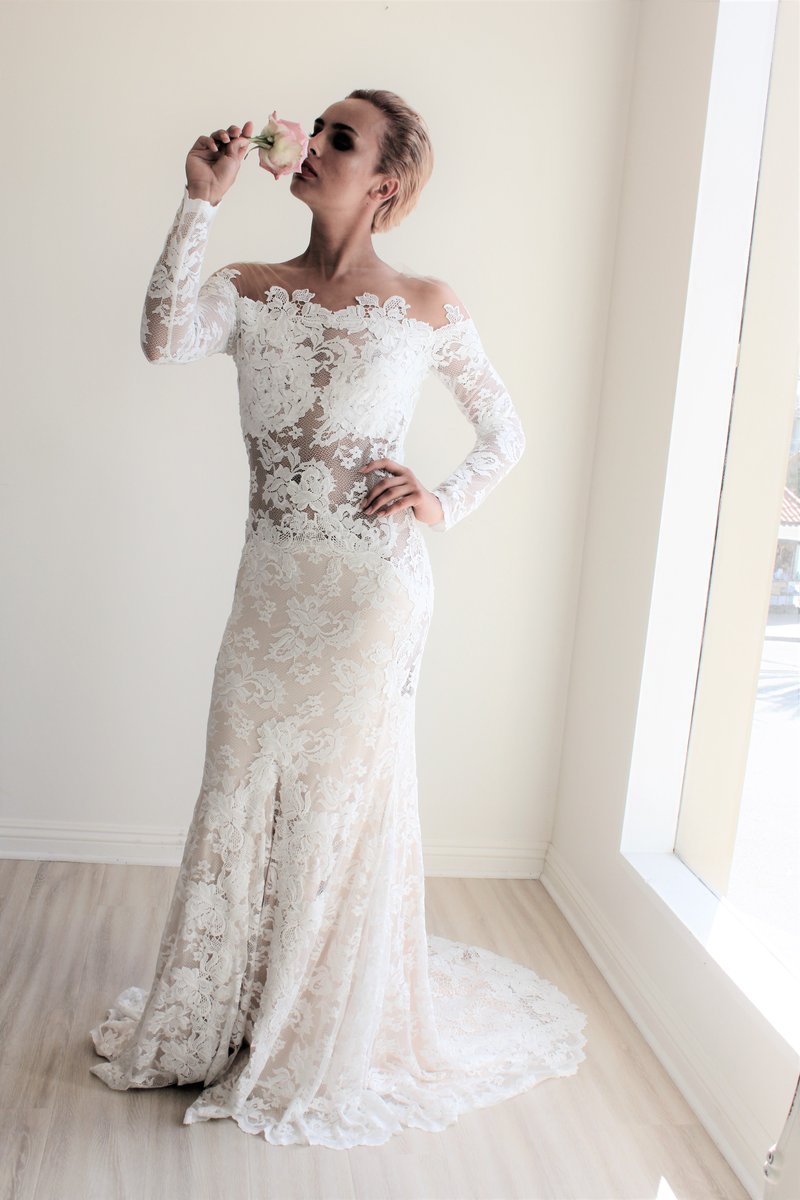 papillonstyles's tweet photo. Classic, simple, lace dress for your unforgettable day. 
Shop at https://t.co/yu3LSM8bAs 🦋 or call 310-540-5747.  
.
#fashiondesigner #fashionista #papillonstyles #losangeles #california #boutique #designerclothes #fashiondesigner #wedding #weddingdress #whitedress #lace #olvis https://t.co/hCGXfkJfur