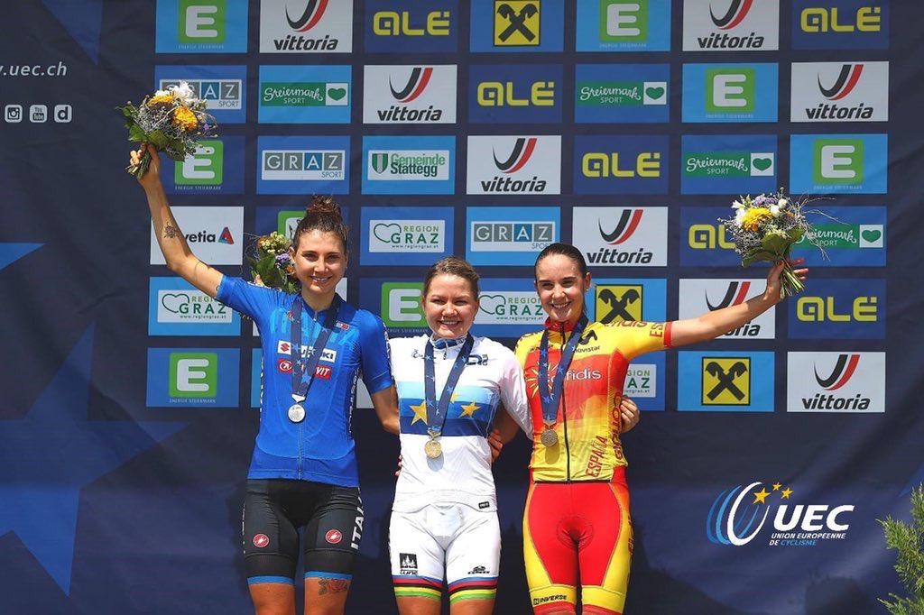 SIN PALABRAS !!  BRONCE EN EL EUROPEO🥉🇪🇺 

¡ MILLONES DE GRACIAS A TODOS ! 

Iré respondiendo a todos vuestros mensajes ☺️☺️☺️

GRACIAS  <a href="/RFECiclismo/">Real Federación Española de Ciclismo</a>,  A MI EQUIPO @pmraracingteam A TODO MI GRUPO DE TRABAJO , a mi FAMILIA Y A TODOS LOS QUE ME APOYÁIS 

#rociodinamita
